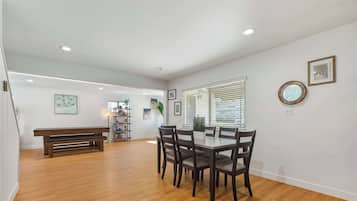 House | 4 bedrooms, Internet