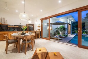 Basic Villa | Dining - Villa Jacelyne (Canggu)