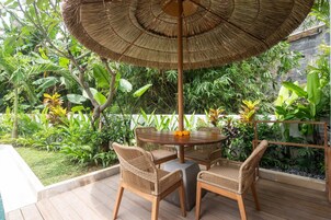 Basic Villa | Outdoor dining