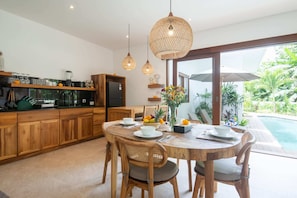 Eenvoudige villa | Dineren