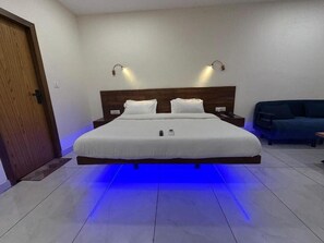 Deluxe Double Room, City View | Free WiFi - HOTEL 36 WEST INN (New Delhi)