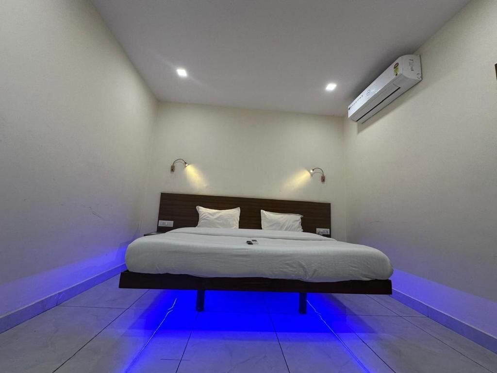 Deluxe Double Room, City View