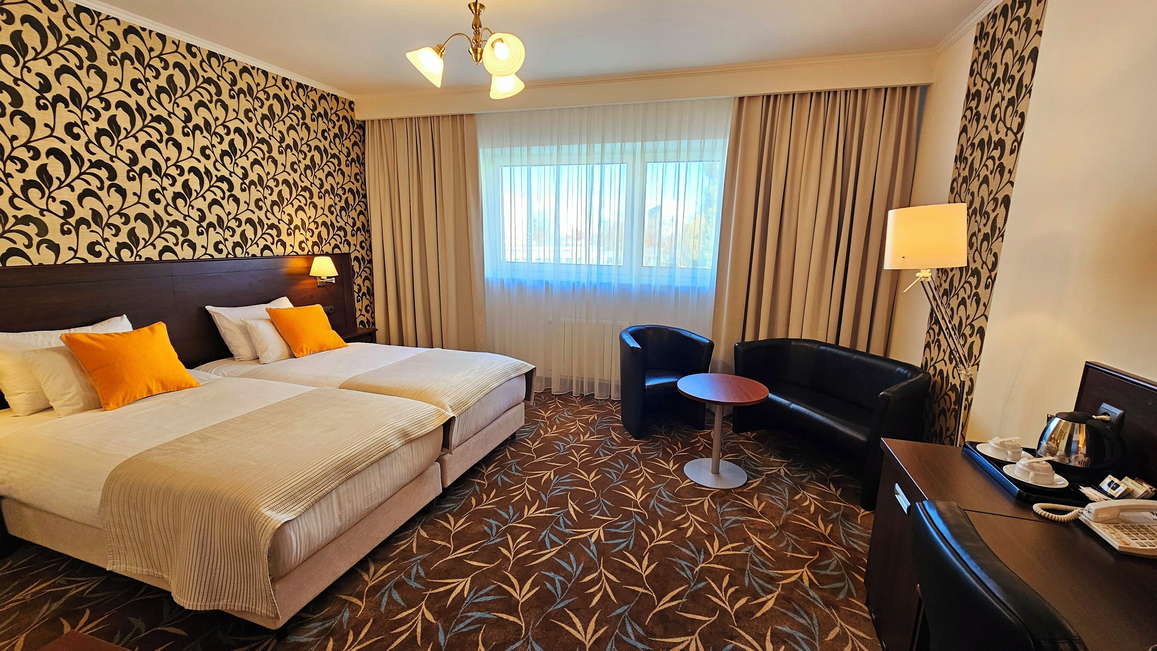 舒適雙床房 | 獨特裝潢、書桌、筆電工作空間、免費無線上網