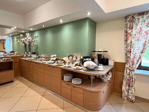 Daily local cuisine breakfast (PLN 60 per person) - Centrum Barnabitów (Warszawa)