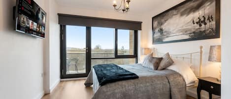 1 bedroom, desk, iron/ironing board, WiFi