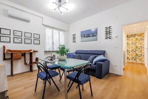 Dining - Just steps from the beach (Viareggio)