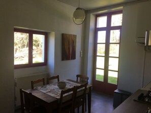Dining - Peace and nature next to the Volcanoes. Family (Saint-Pierre-le-Chastel)