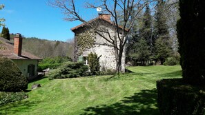 Property grounds - Peace and nature next to the Volcanoes. Family (Saint-Pierre-le-Chastel)
