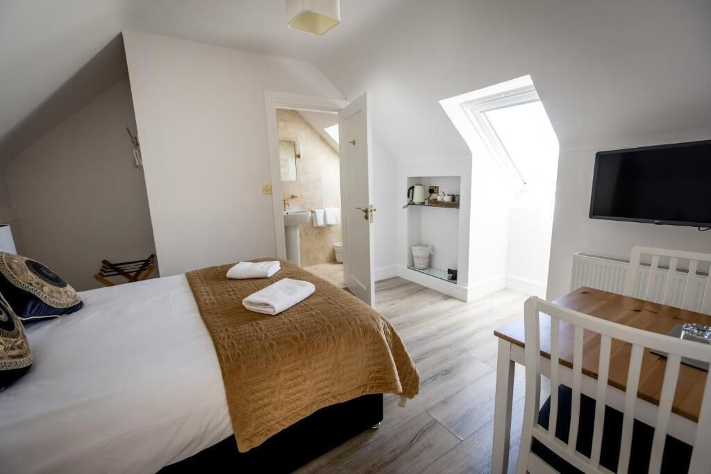 Deluxe Double Room | Blackout drapes, soundproofing, iron/ironing board, free WiFi