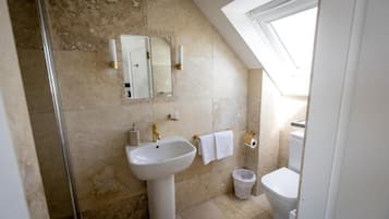 Habitación familiar, vistas al mar | Baño