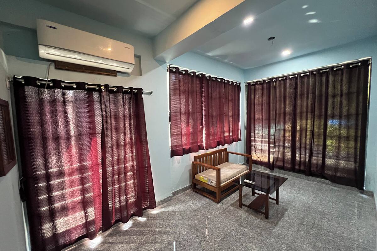 書桌、筆電工作空間、免費無線上網