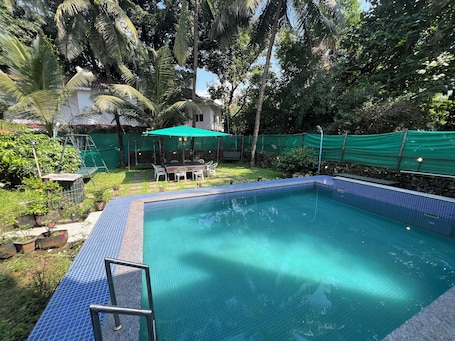 Piscina. Maooli Home Stay