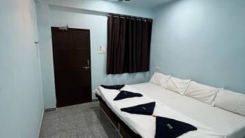 Habitación doble Deluxe | Escritorio, espacio para trabajar con laptop y wifi gratis