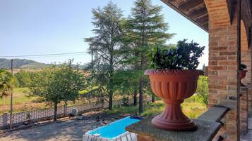 Apartment, 2 Schlafzimmer, barrierefrei, Balkon | Unterkunftsgelände