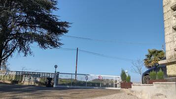 Apartment, 2 Bedrooms, Accessible, Balcony | Property grounds