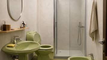 Apartment, 2 Bedrooms, Accessible, Balcony | Bathroom