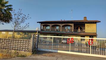 Apartment, 2 Bedrooms, Accessible, Balcony | Exterior