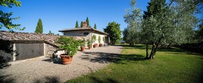 Property grounds - Casa Oliveta - Tuscan Charm and Private Pool in the Heart of Chianti (Toscana)