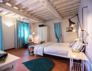 3 bedrooms, iron/ironing board, WiFi, bed sheets - Casa Oliveta - Tuscan Charm and Private Pool in the Heart of Chianti (Toscana)