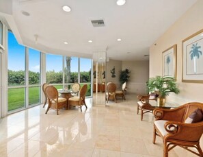 Interior - Oceanfront 9th-Floor Condo on the beach with Breathtaking Views (North Hutchinson Island)