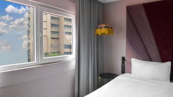 Chambre Standard, 1 très grand lit | Literie hypoallergénique, minibar, coffres-forts dans les chambres