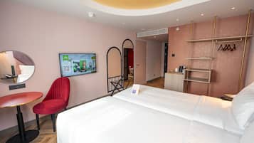 Chambre Standard, 2 lits jumeaux | Literie hypoallergénique, minibar, coffre-fort, décor unique