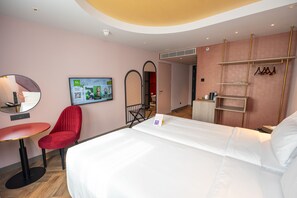 Standard Room, 2 Single Beds | Hypo-allergenic bedding, minibar, in-room safe, individually decorated