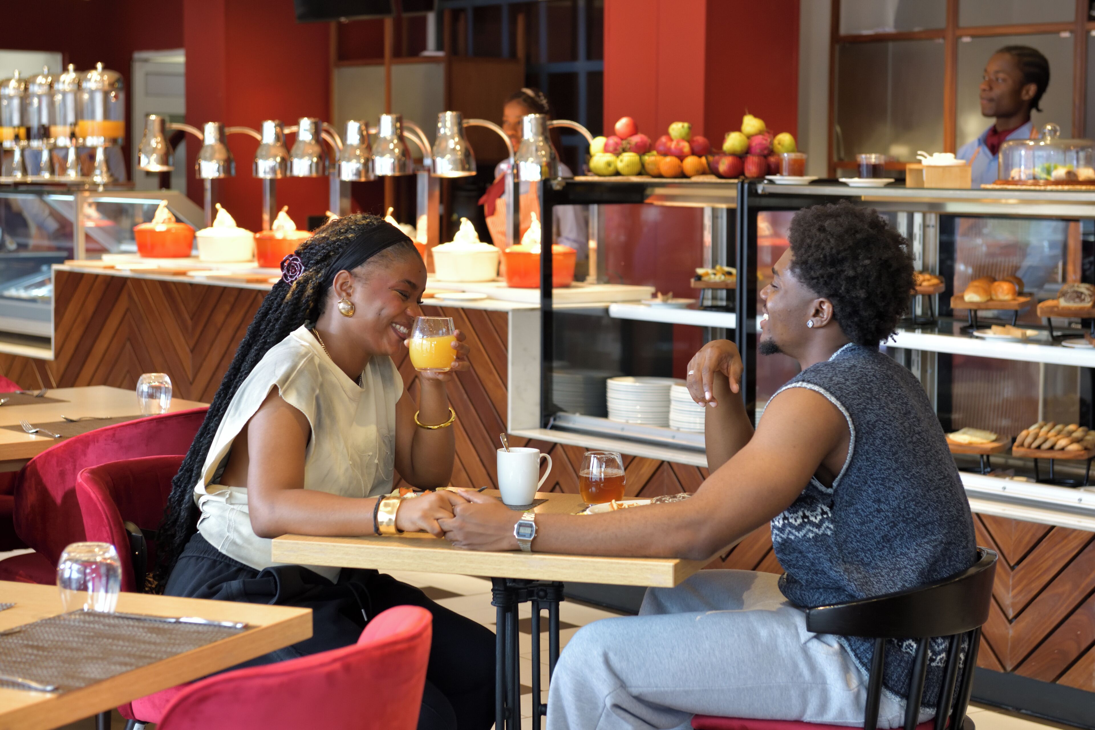 Petit déjeuner, déjeuner, dîner et brunch servis sur place