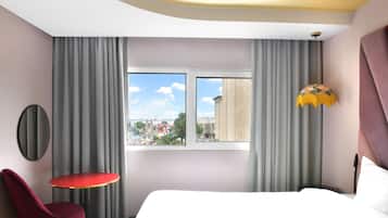 Standardzimmer, 1 King-Bett | Allergikerbettwaren, Minibar, Zimmersafe, individuell dekoriert