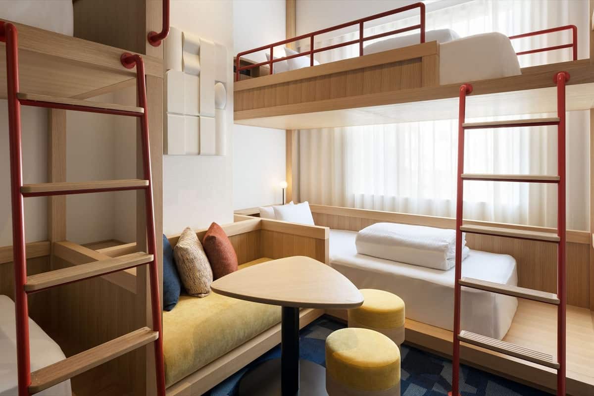 Privilege, Room, Multiple Beds