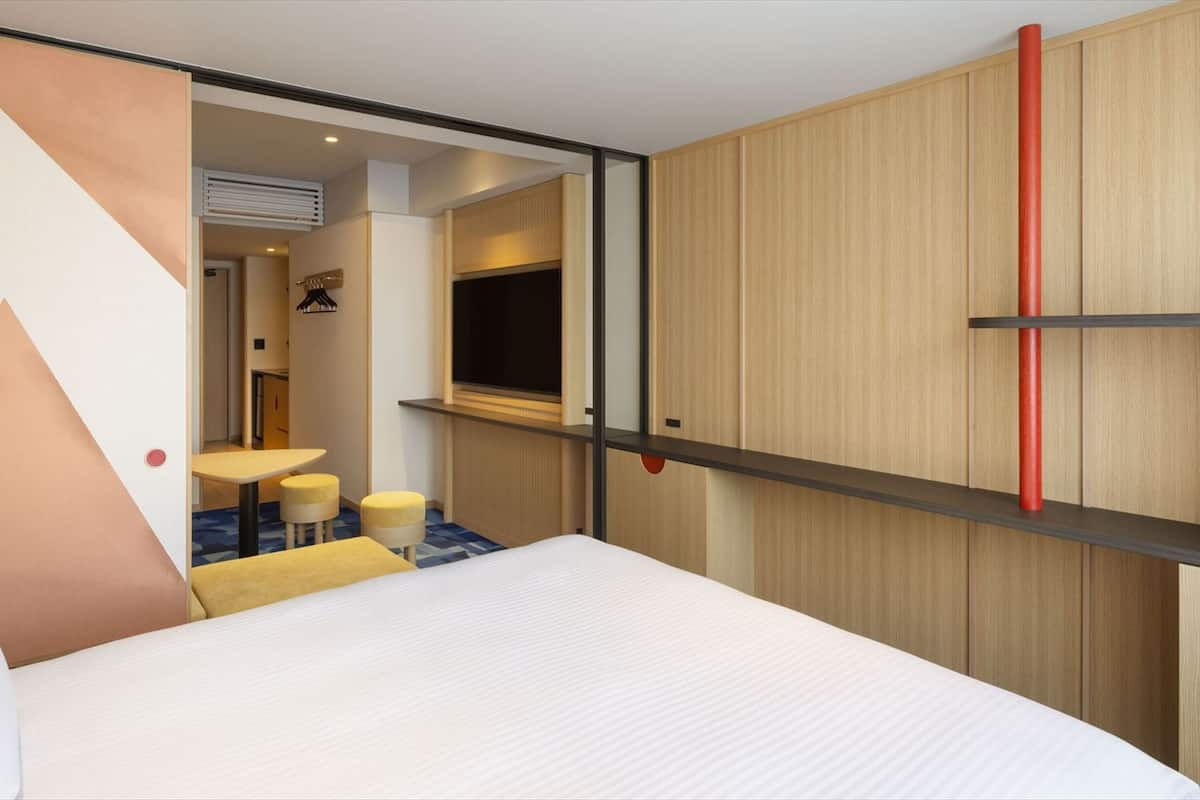 Privilege, Room, 1 Queen Bed