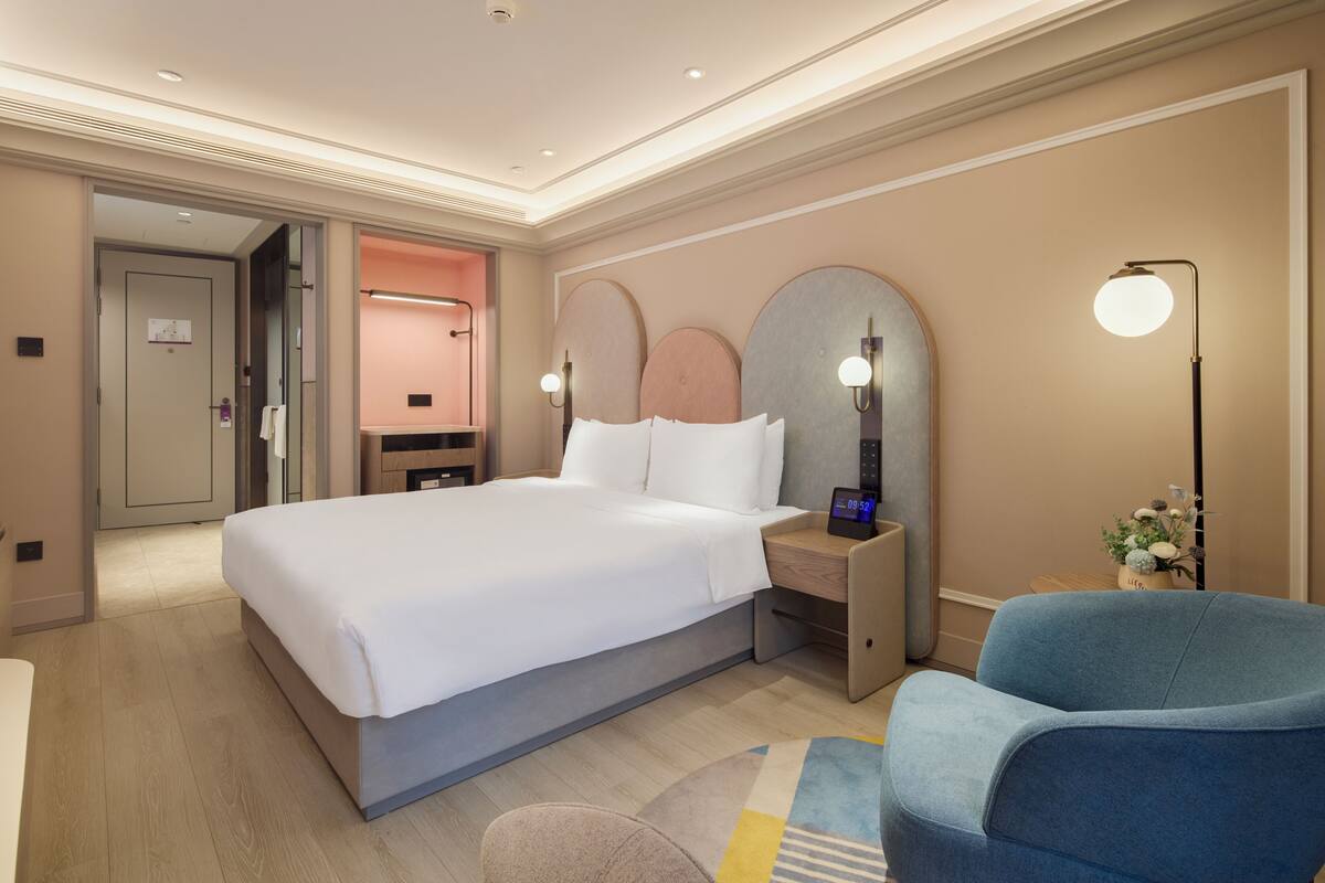 Premium bedding, free minibar, soundproofing, free WiFi