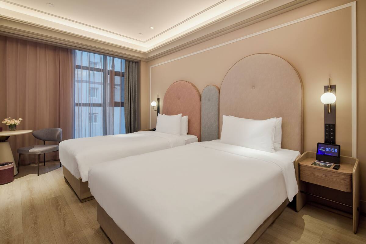 Premium bedding, free minibar, soundproofing, free WiFi