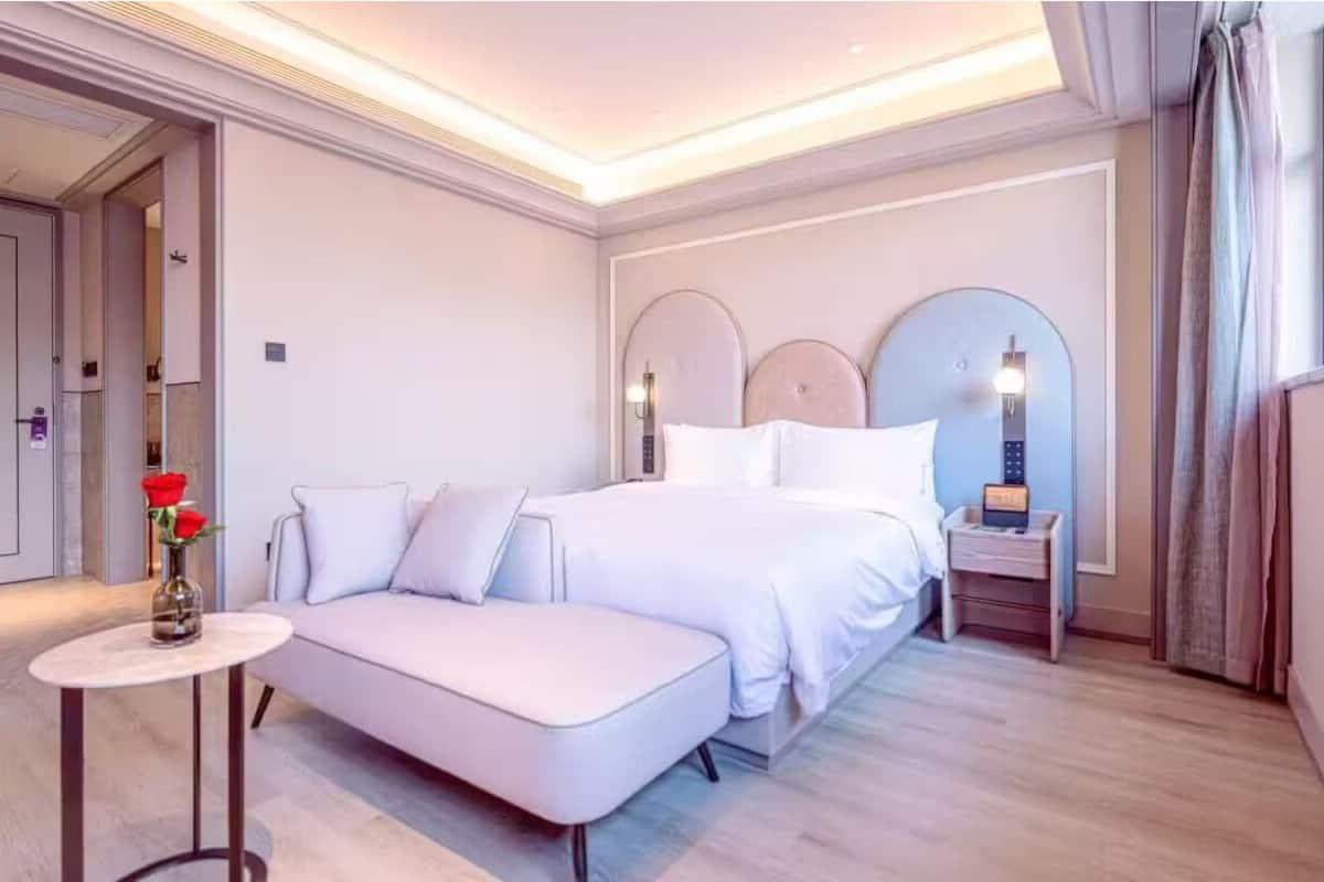 Deluxe Room, 1 King Bed | Front of property