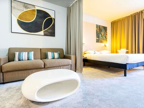 Quarto superior, 1 cama de casal e sofá-cama | Roupas de cama premium, cortinas blackout, quartos à prova de som