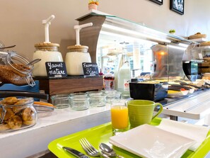 Free daily buffet breakfast 