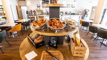 Petit déjeuner buffet compris tous les jours