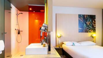 Standard Room, 1 Double Bed | Bathroom | Shower, rainfall showerhead, hair dryer, towels