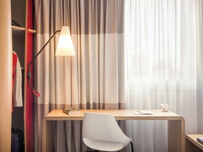 Standard Room, Multiple Beds | Desk, laptop workspace, blackout drapes, soundproofing - Ibis Troyes Centre (Troyes)