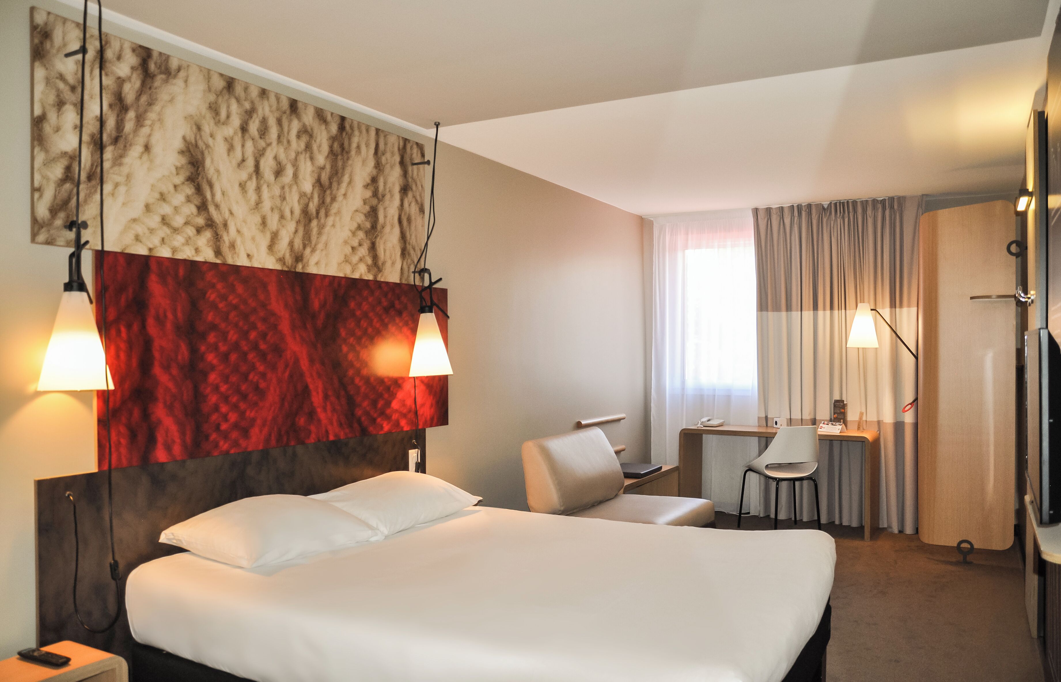 Habitación estándar, 1 cama matrimonial y sofá cama | Insonorización y wifi gratis 