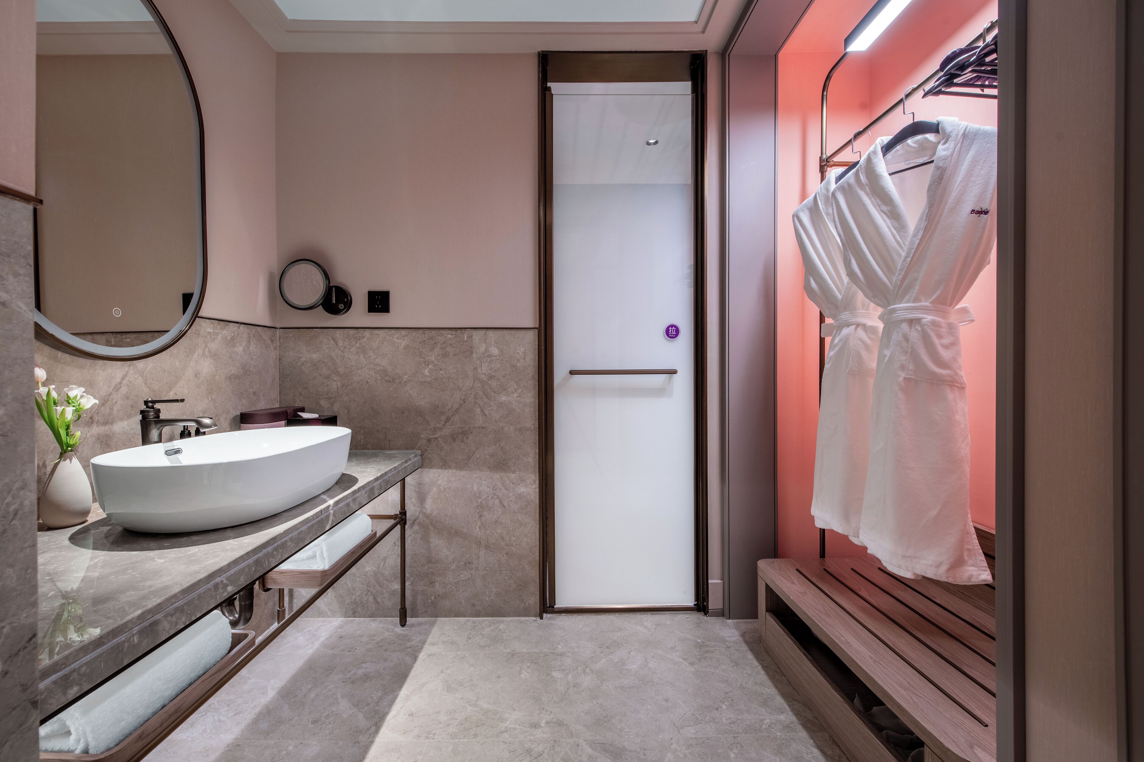 Executive Room, 1 King Bed | Bathroom