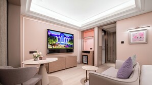Superior Room, 1 Katil Raja (King) | Gebar bulu kapas, bar mini percuma, langsir/tirai gelap terus 