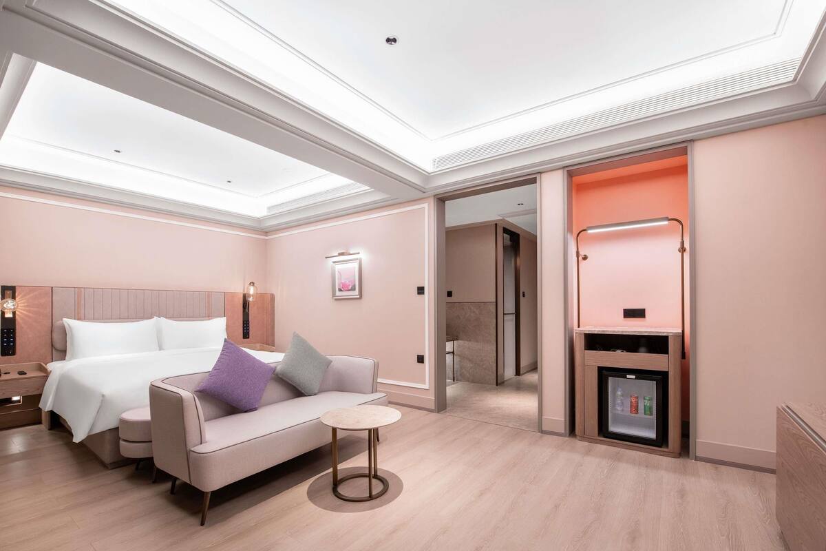 Chambre Standard, 1 trĂšs grand lit | Couette en duvet, articles de minibar gratuits
