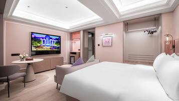 Quarto superior, 1 cama King | Edredons de pluma, frigobar (abastecido com itens grátis)