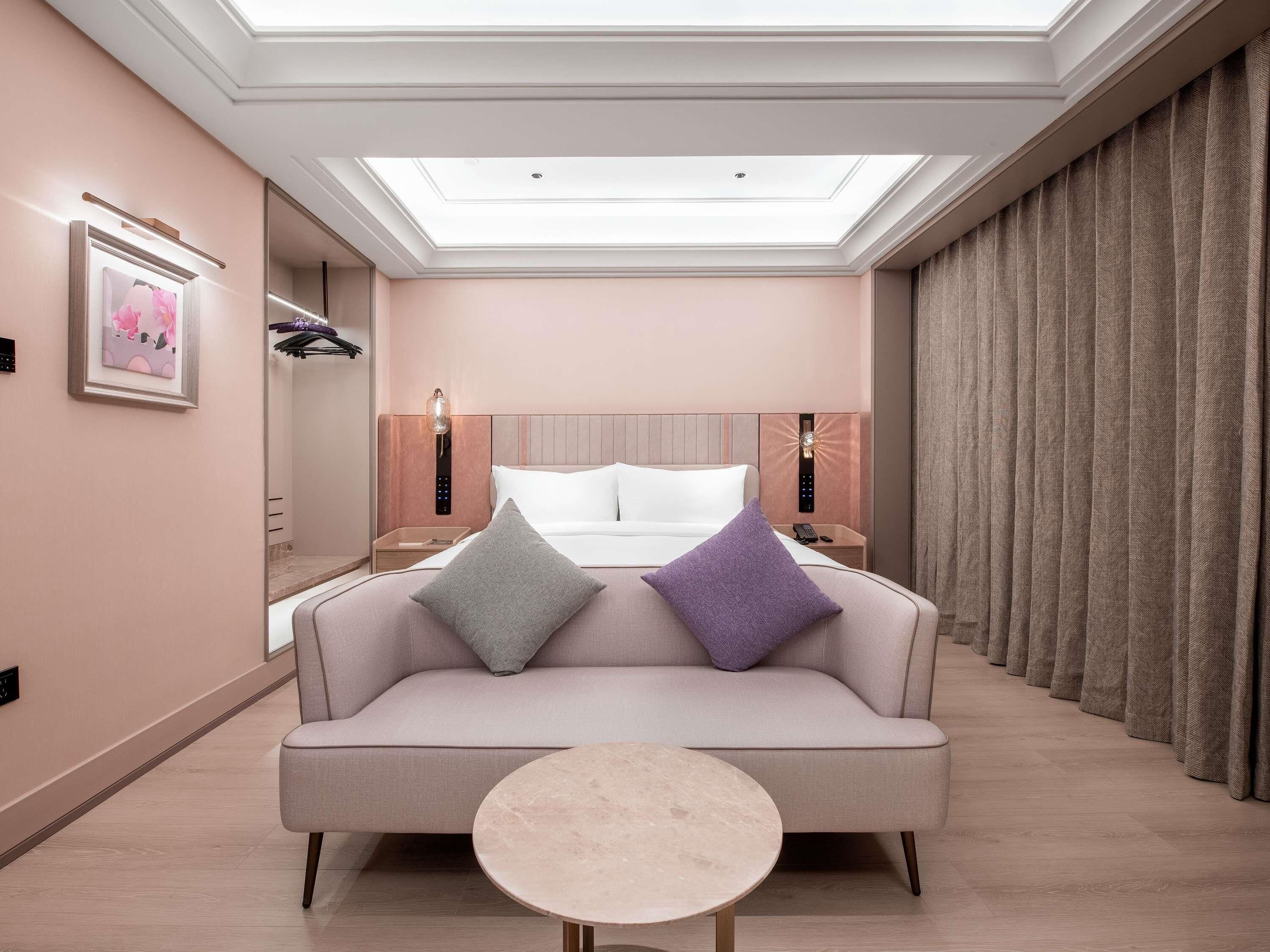 Down comforters, free minibar, blackout drapes, soundproofing