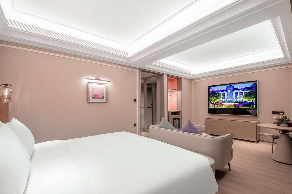 Standard Room, 1 King Bed