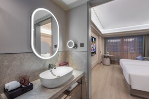 Deluxe Room, 2 Twin Beds | Premium bedding, down comforters, pillowtop beds, free minibar