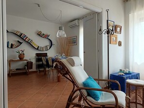 Interior - The Sea Outside (Alghero)