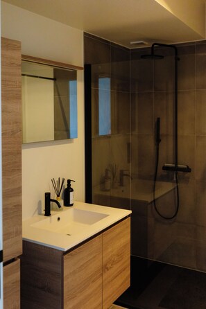 Hair dryer, towels