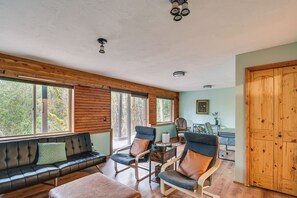 Interior - Woodsy Hideaway Near Olympic National Park! (Hoodsport)